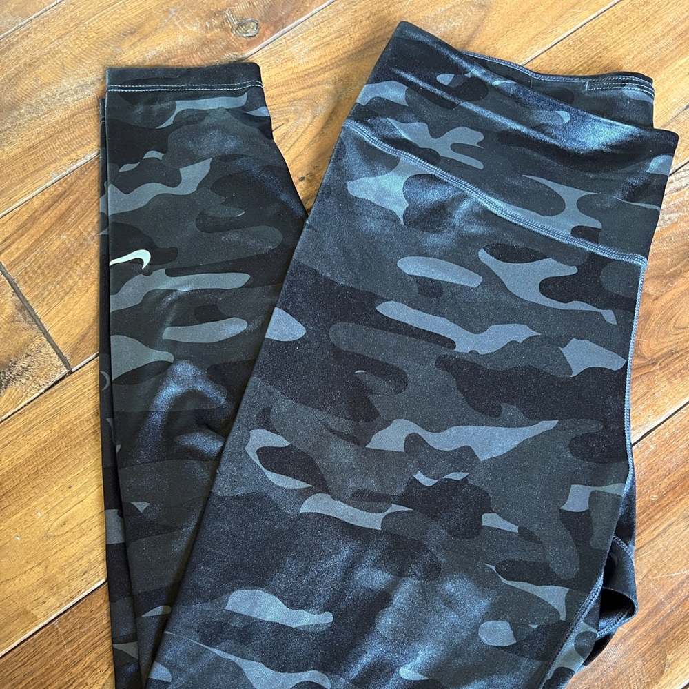 Large Nike Dri-Fit leggings